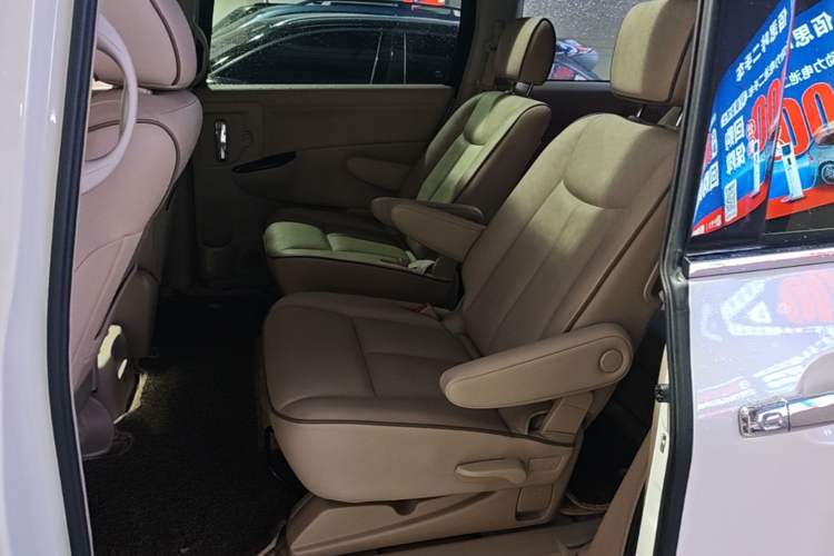 Used Nissan Quest 2015 3.5L SL Left Rear Seat