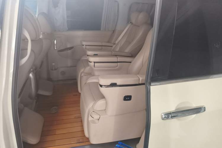 Used Nissan Quest 2015 3.5L SL Left Rear Seat