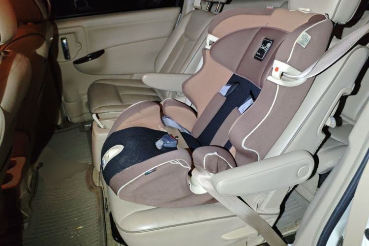 Used Nissan Quest 2015 3.5L SL Left Rear Seat