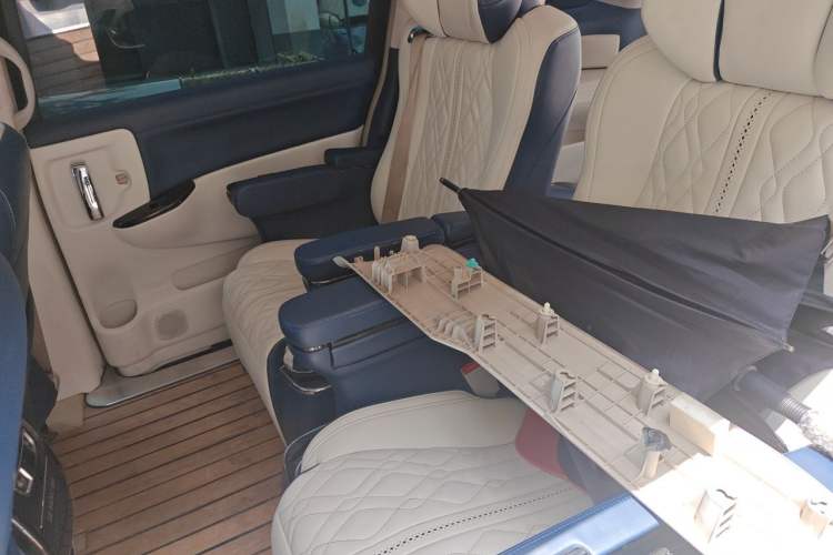 Used Nissan Quest 2015 3.5L SL Left Rear Seat