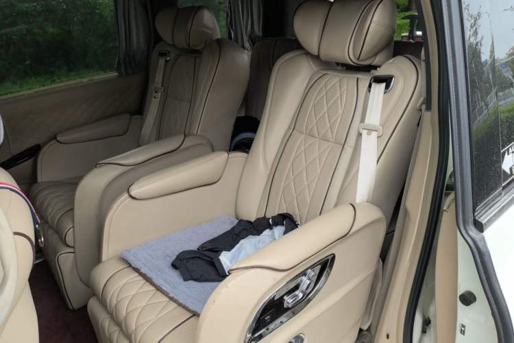 Used Nissan Quest 2015 3.5L SL Left Rear Seat