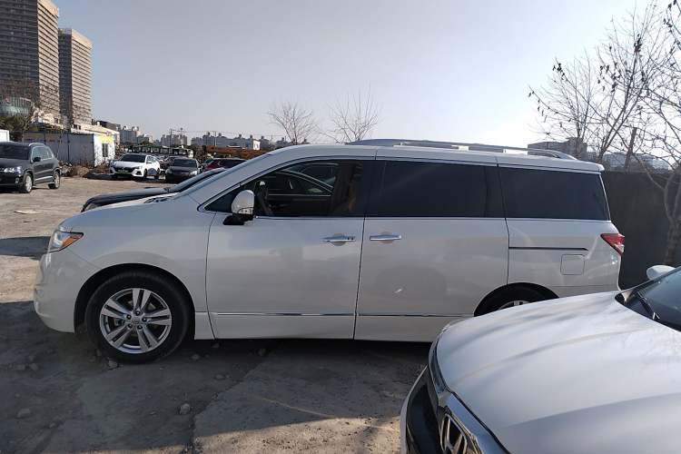 Used Nissan Quest 2015 3.5L SL Left Side