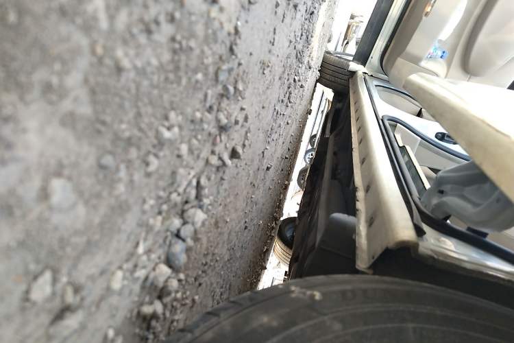 Used Nissan Quest 2015 3.5L SL Left Side Sill