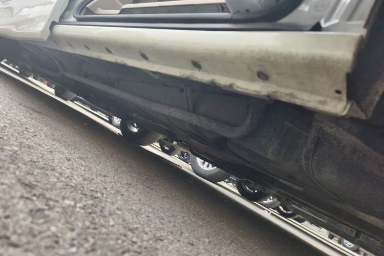 Used Nissan Quest 2015 3.5L SL Left Side Sill