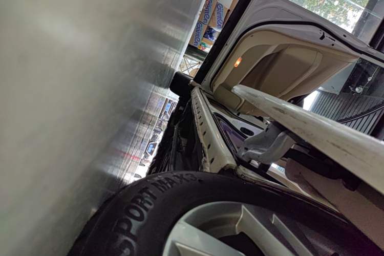 Used Nissan Quest 2015 3.5L SL Left Side Sill