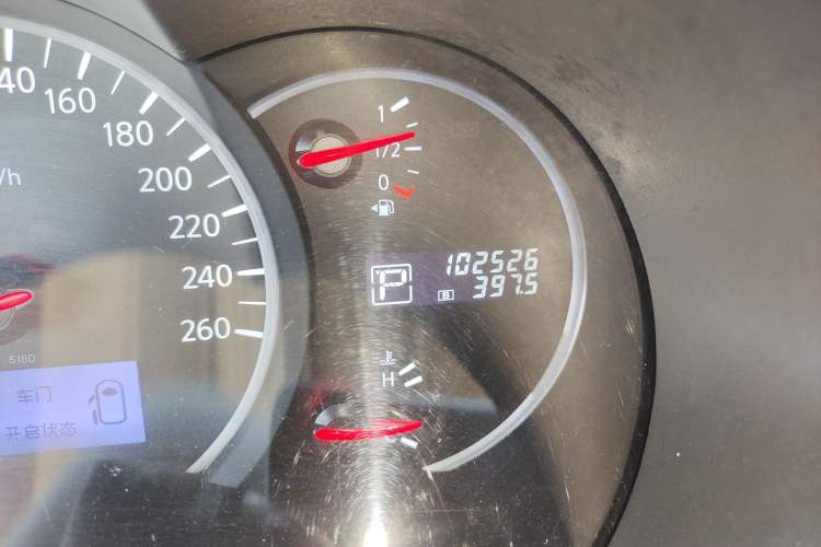 Used Nissan Quest 2015 3.5L SL Odometer Close Up