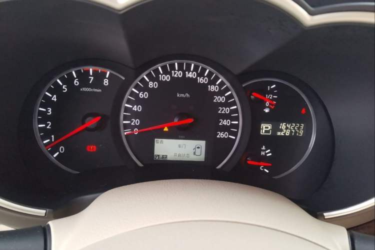 Used Nissan Quest 2015 3.5L SL Odometer Close Up