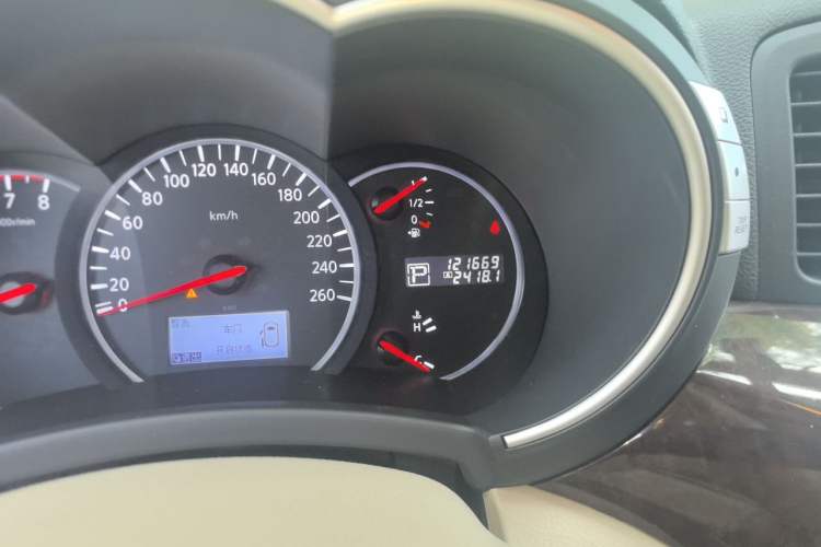 Used Nissan Quest 2015 3.5L SL Odometer Close Up