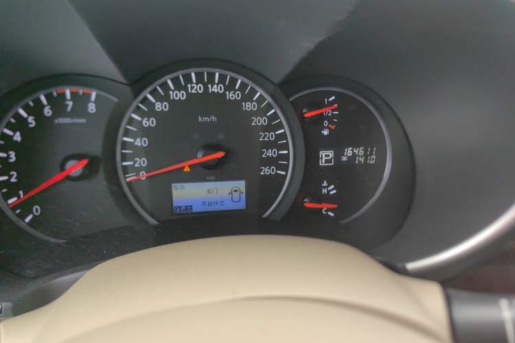 Used Nissan Quest 2015 3.5L SL Odometer Close Up