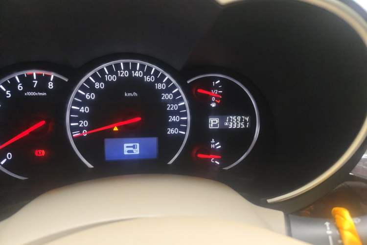 Used Nissan Quest 2015 3.5L SL Odometer Close Up
