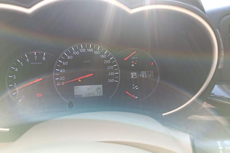 Used Nissan Quest 2015 3.5L SL Odometer Close Up