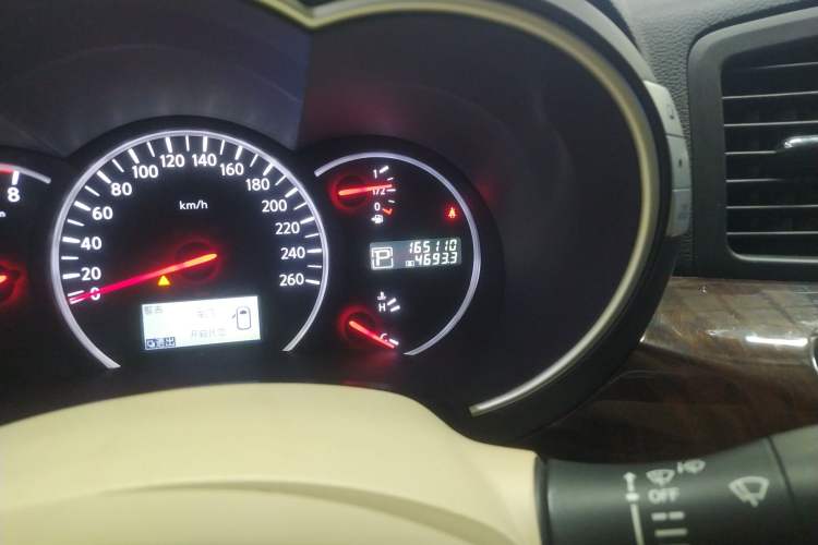 Used Nissan Quest 2015 3.5L SL Odometer Close Up