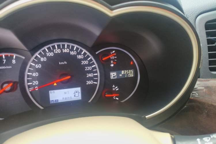 Used Nissan Quest 2015 3.5L SL Odometer Close Up