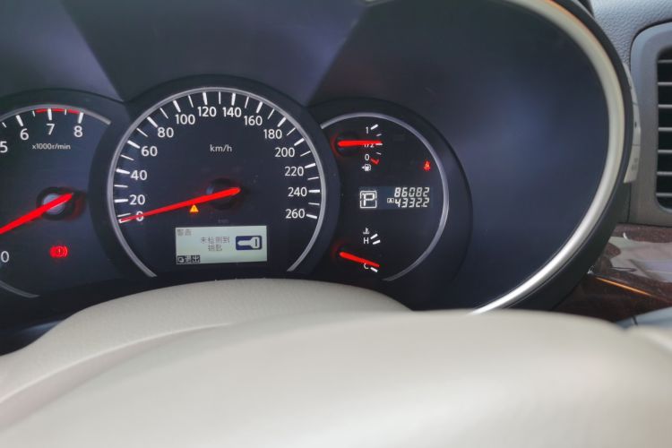 Used Nissan Quest 2015 3.5L SL Odometer Close Up