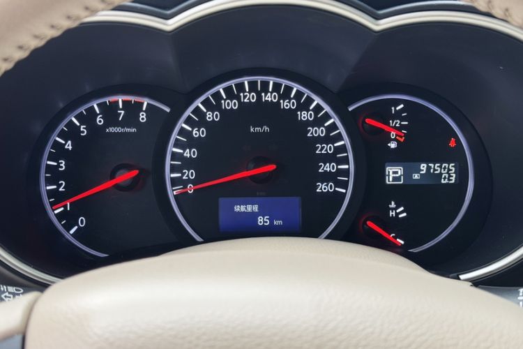 Used Nissan Quest 2015 3.5L SL Odometer Close Up