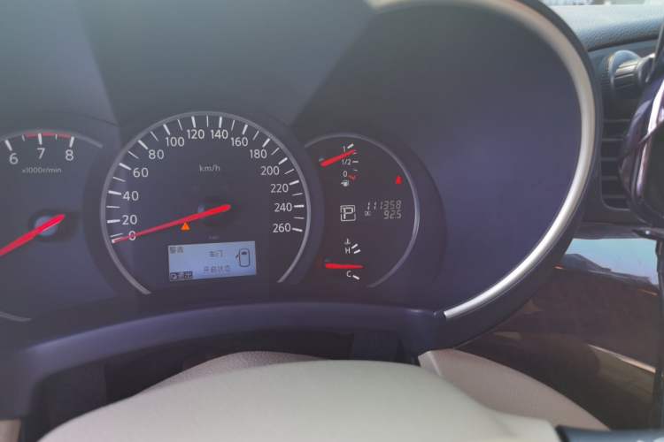 Used Nissan Quest 2015 3.5L SL Odometer Close Up