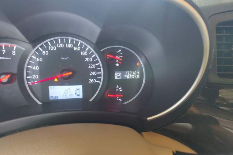 Used Nissan Quest 2015 3.5L SL Odometer Close Up