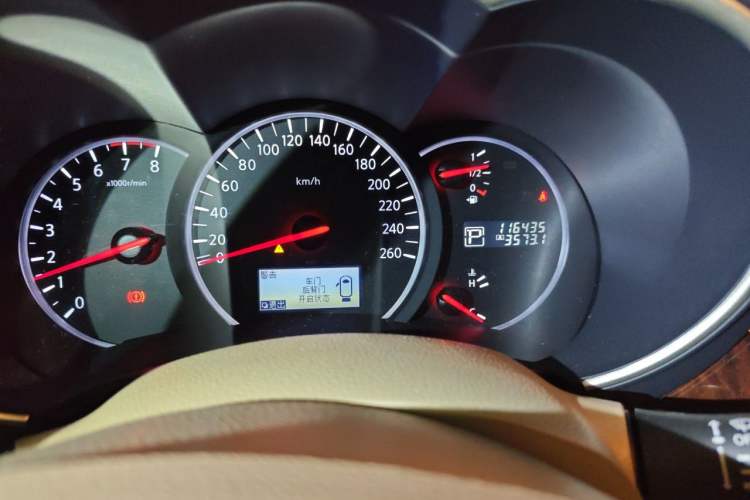 Used Nissan Quest 2015 3.5L SL Odometer Close Up