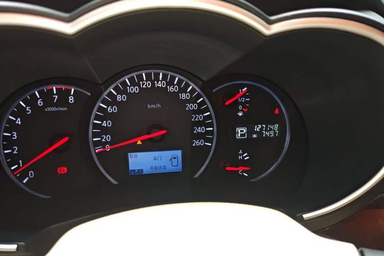 Used Nissan Quest 2015 3.5L SL Odometer Close Up