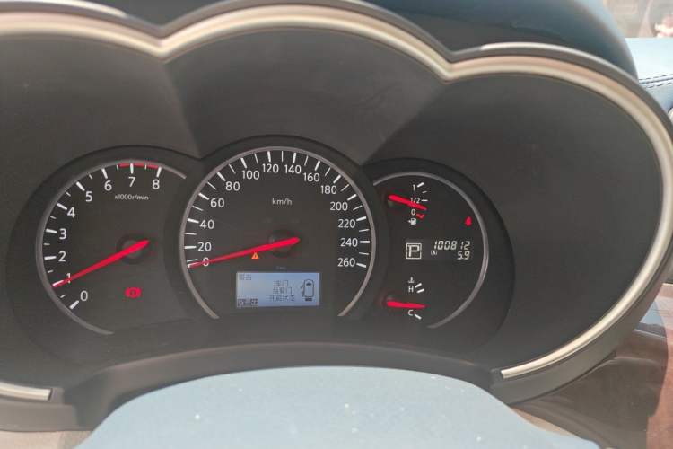 Used Nissan Quest 2015 3.5L SL Odometer Close Up
