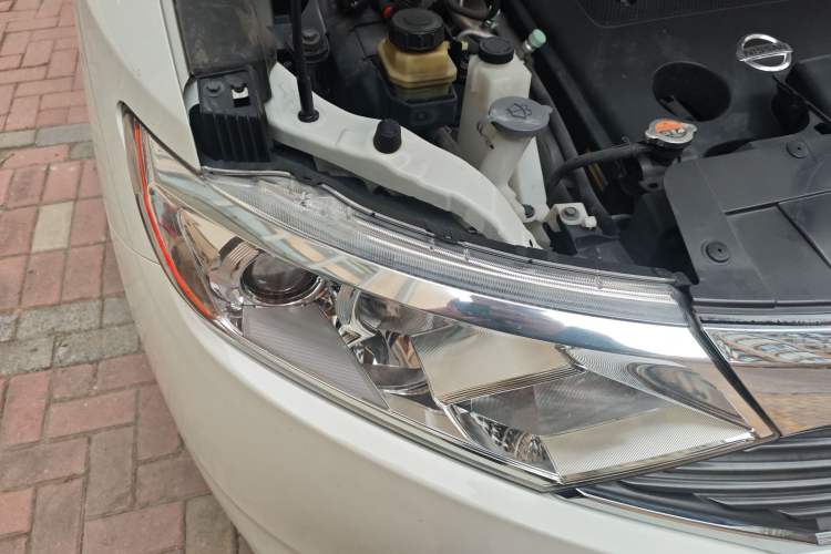 Used Nissan Quest 2015 3.5L SL Right Front Headlight