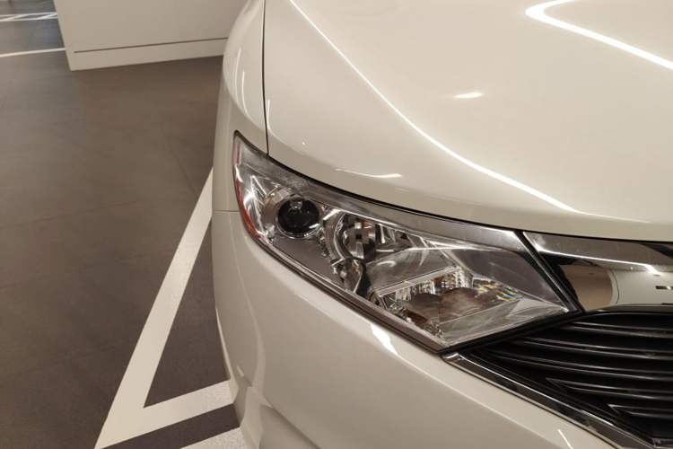 Used Nissan Quest 2015 3.5L SL Right Front Headlight
