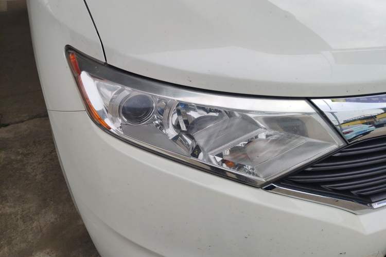 Used Nissan Quest 2015 3.5L SL Right Front Headlight