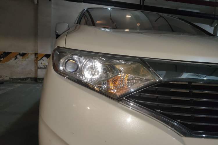 Used Nissan Quest 2015 3.5L SL Right Front Headlight
