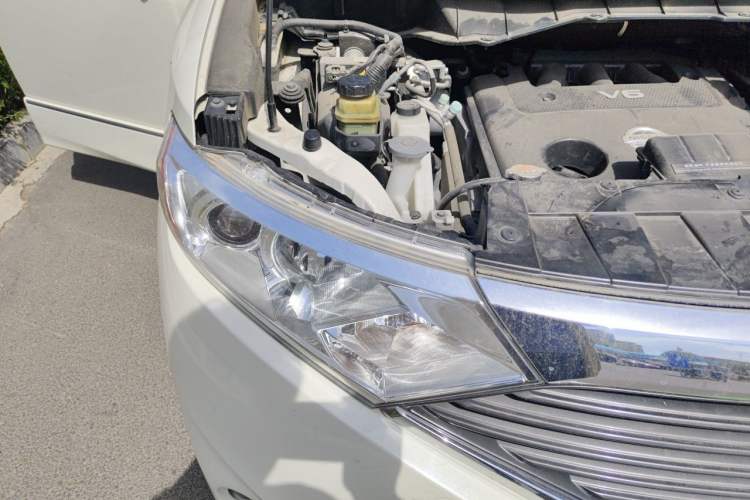 Used Nissan Quest 2015 3.5L SL Right Front Headlight