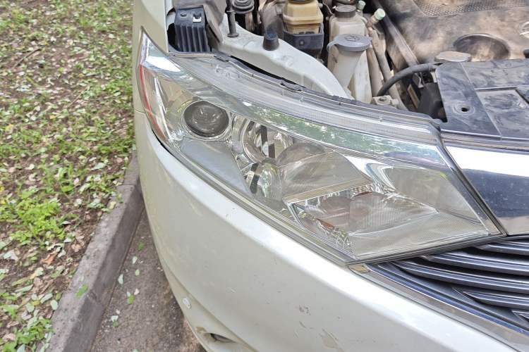 Used Nissan Quest 2015 3.5L SL Right Front Headlight