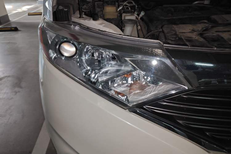 Used Nissan Quest 2015 3.5L SL Right Front Headlight