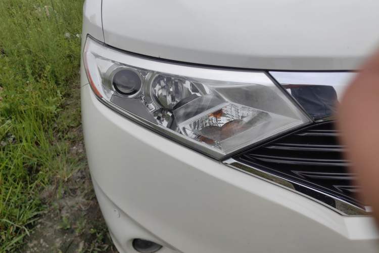 Used Nissan Quest 2015 3.5L SL Right Front Headlight
