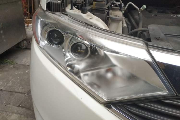 Used Nissan Quest 2015 3.5L SL Right Front Headlight