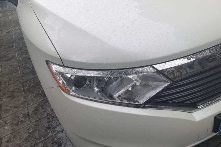 Used Nissan Quest 2015 3.5L SL Right Front Headlight