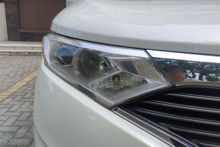 Used Nissan Quest 2015 3.5L SL Right Front Headlight