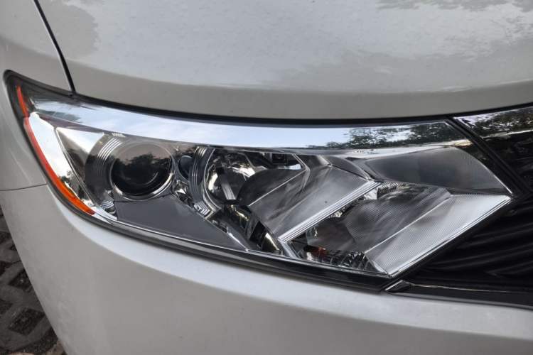 Used Nissan Quest 2015 3.5L SL Right Front Headlight