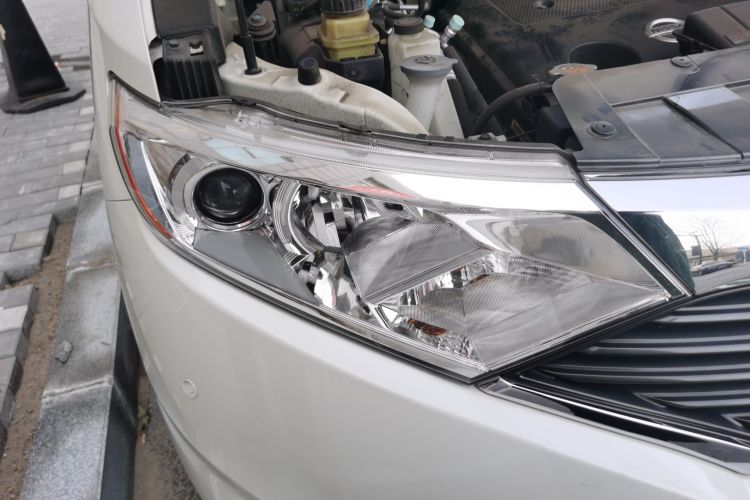 Used Nissan Quest 2015 3.5L SL Right Front Headlight