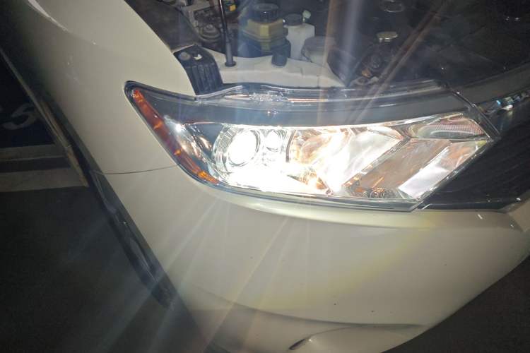 Used Nissan Quest 2015 3.5L SL Right Front Headlight