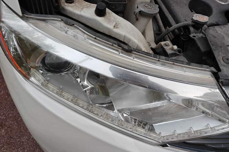 Used Nissan Quest 2015 3.5L SL Right Front Headlight
