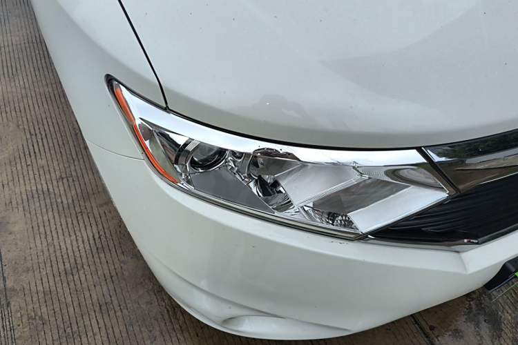 Used Nissan Quest 2015 3.5L SL Right Front Headlight