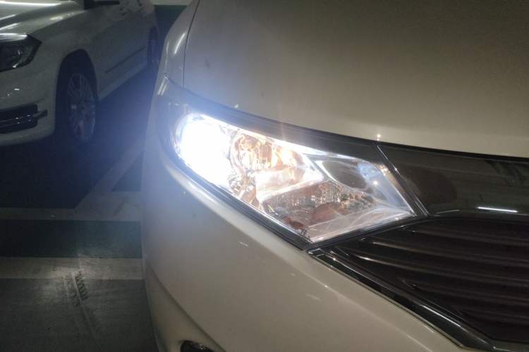 Used Nissan Quest 2015 3.5L SL Right Front Headlight