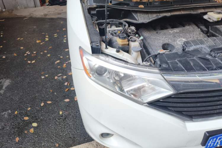 Used Nissan Quest 2015 3.5L SL Right Front Headlight