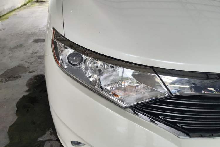 Used Nissan Quest 2015 3.5L SL Right Front Headlight