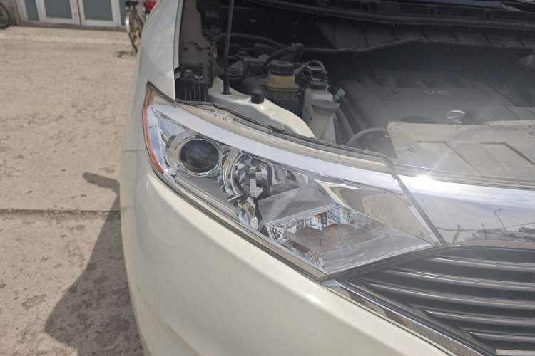 Used Nissan Quest 2015 3.5L SL Right Front Headlight