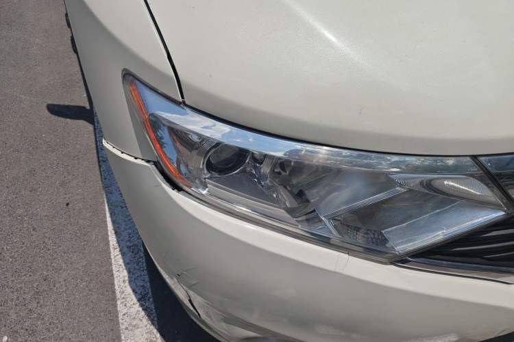 Used Nissan Quest 2015 3.5L SL Right Front Headlight