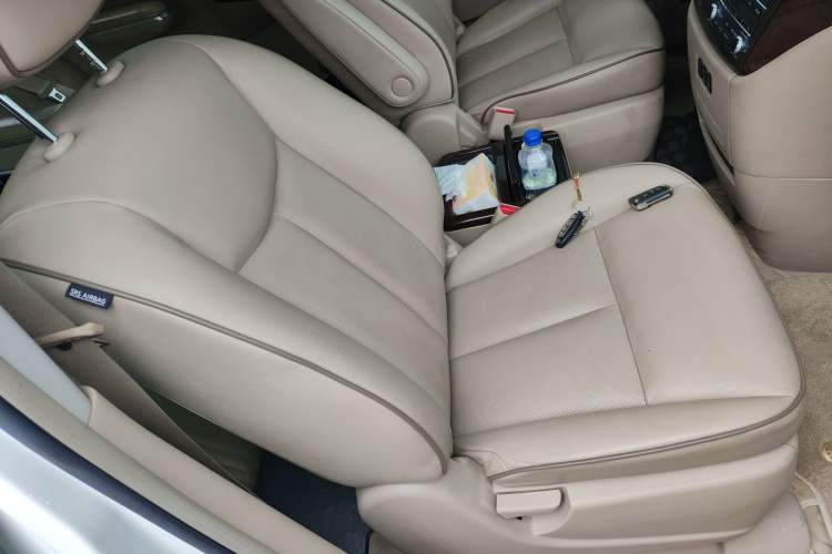Used Nissan Quest 2015 3.5L SL Right Front Seat
