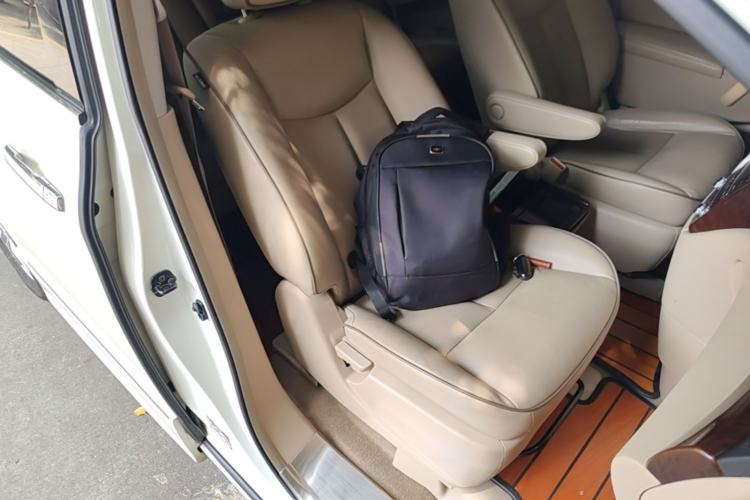 Used Nissan Quest 2015 3.5L SL Right Front Seat