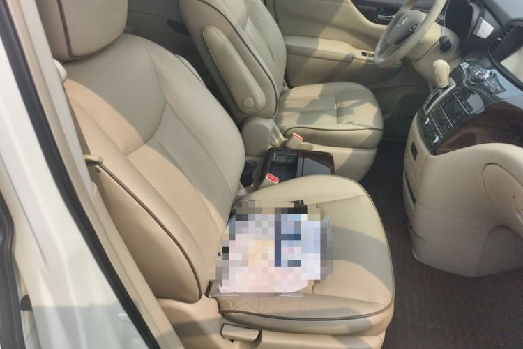 Used Nissan Quest 2015 3.5L SL Right Front Seat