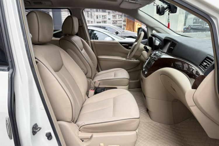 Used Nissan Quest 2015 3.5L SL Right Front Seat