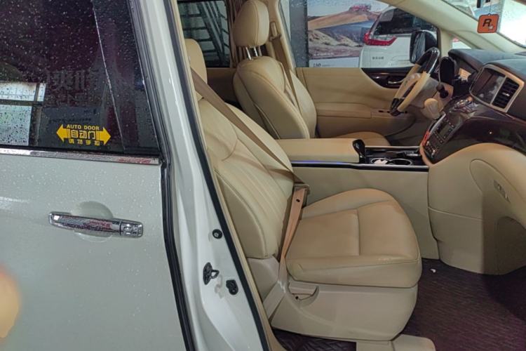 Used Nissan Quest 2015 3.5L SL Right Front Seat